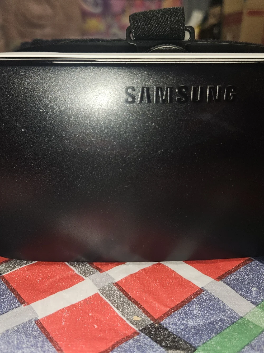 Samsung White and Black Smartphone VR Headset